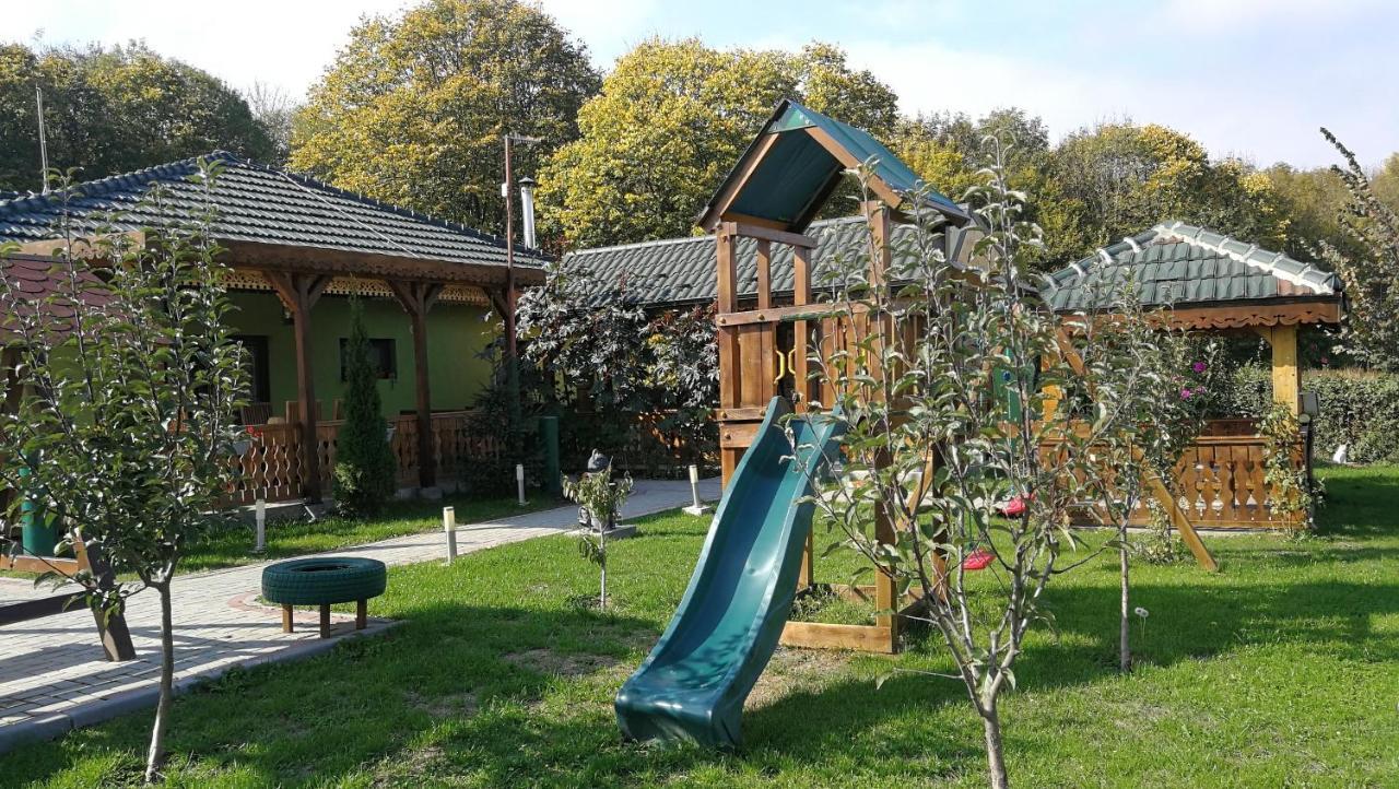 Agropensiunea Valea Fagilor Luncavita エクステリア 写真