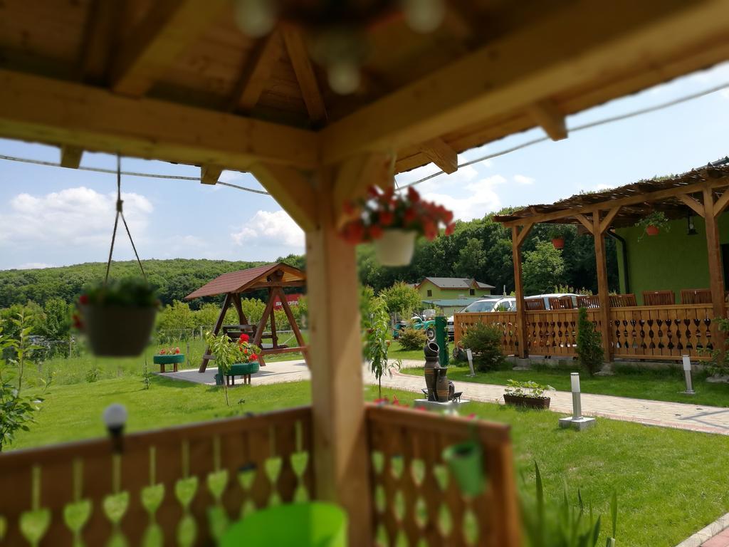 Agropensiunea Valea Fagilor Luncavita エクステリア 写真
